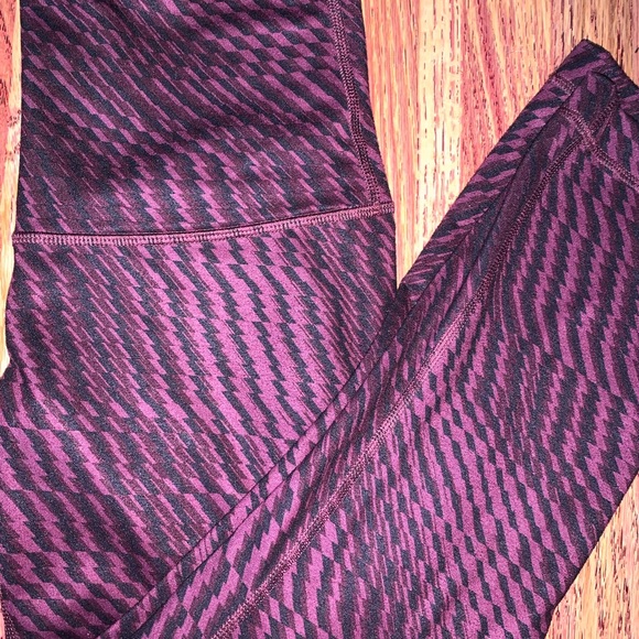 EXCLUSIVE LULU LEMON high waisted crops - Picture 3 of 5